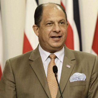 Luis Guillermo Solís jura como presidente de Costa Rica