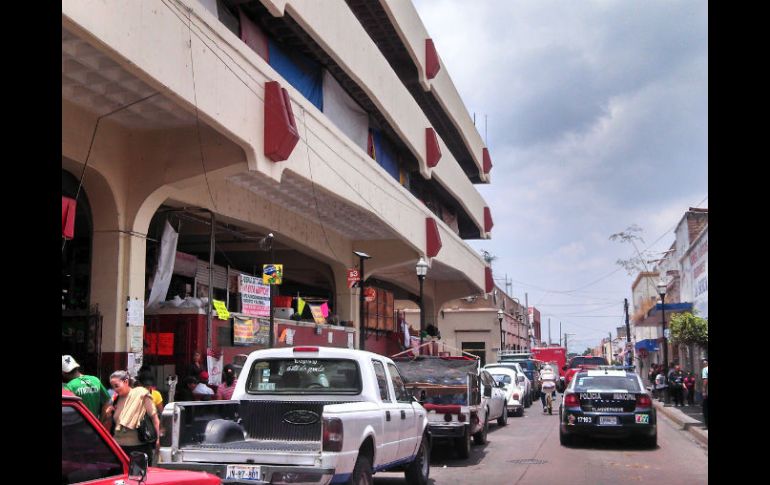 Aclaran que no hubo evacuación alguna de locatarios o clientes pues todo ocurrió en el exterior del mercado.  /