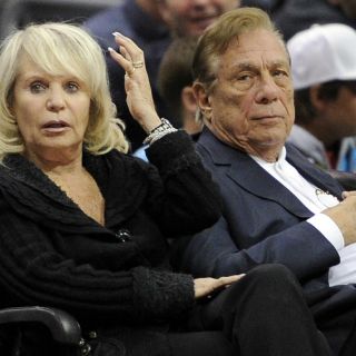 Dueño de Clippers advierte que no venderá al equipo