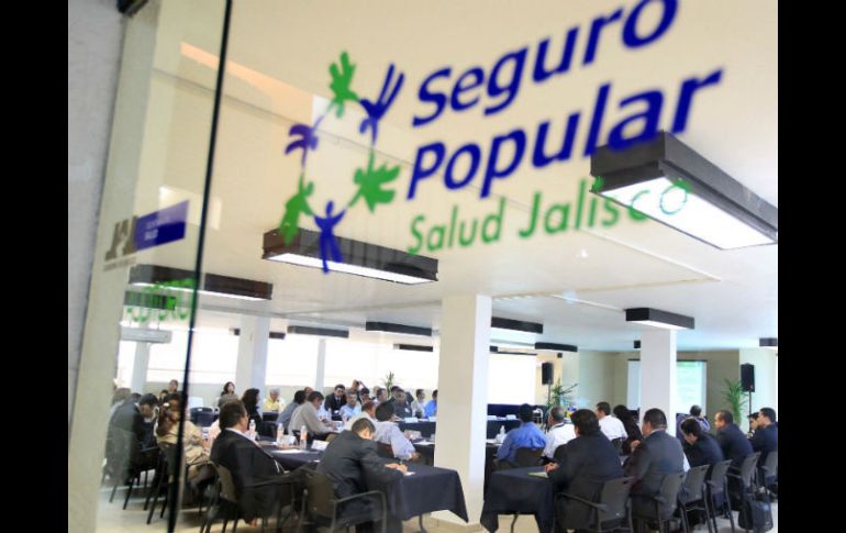 El Hospital Civil eroga cerca de 100 millones de pesos mensuales por la atención de pacientes inscritos al Seguro Popular. ARCHIVO /