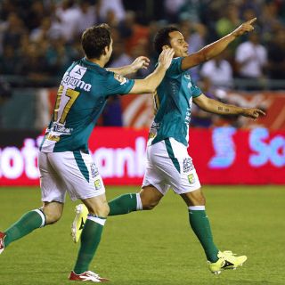 León le da un zarpazo a los Diablos