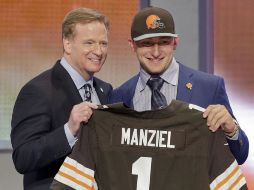 Johnny Manziel (QB), se ha caracterizado por su comportamiento fuera de la cancha. AP /