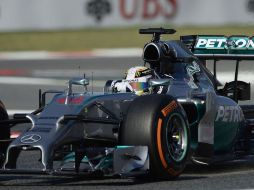 Lewis Hamilton, del equipo Mercedes, durante la primera sesión de entrenamientos en Barcelona. AFP /