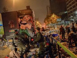 Militares y policías nacionales arrestaron a 243 jóvenes que pernotaban en cuatro campamentos en Caracas, 16 ya están libres. AP /