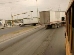 El usuario de Twitter, @Azeroth2311 difunde esta imagen de un presunto bloqueo en Reynosa. El 'hashtag' tulizado es #ReynosaFollow. ESPECIAL /