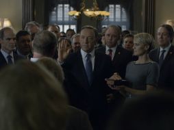 Netflix argumenta que su alza se debe a que necesita más programación a la altura de su drama político 'House of Cards'. ESPECIAL /