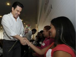 El mandatario ratificó su compromiso para que el apoyo que se les brinda crezca a las beneficiarias del programa. ESPECIAL /