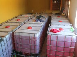 En el lugar se encontraron 20 contenedores con capacidad de mil litros cada uno. ESPECIAL /