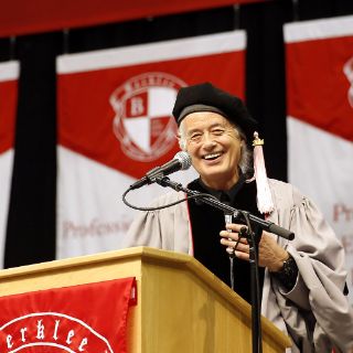 Jimmy Page recibe doctorado honorario en Boston