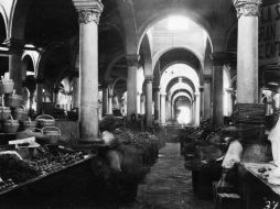 Edificio emblemático. Antes de que existiese el Mercado Corona, cuando en aquel lugar había una plaza. ARCHIVO /