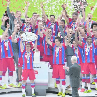 Celebración bávara entre cerveza y cuero