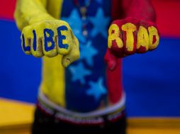 El dirigente del movimiento estudiantil asegura que no dejarán de manifestarse hasta recuperar la democracia y el país. EFE /