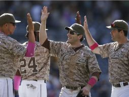 Jugadores de los Padres de San Diego celebran su triunfo. AP /