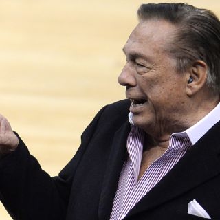 Dueño de Clippers pide perdón por comentarios racistas