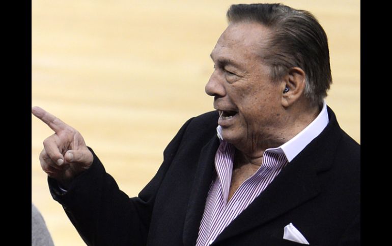 Donald Sterling fue suspendido de por vida por la NBA, tras decir comentarios racistas. AFP /
