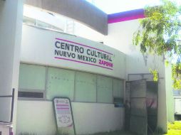 TALLERES. Al Centro Cultural Nuevo México, según algunos colonos, sólo entra la gente de bajos recursos cuando va por sus despensas.  /