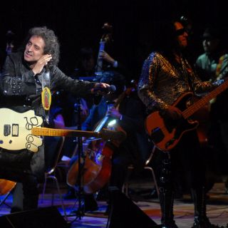 Alex Lora hace vibrar el Lunario