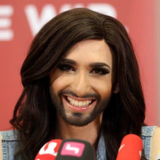 Julio Iglesias expresa su apoyo a Conchita Wurst