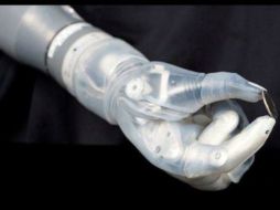 El brazo permite una variedad de hasta 10 movimientos humanos. ESPECIAL /