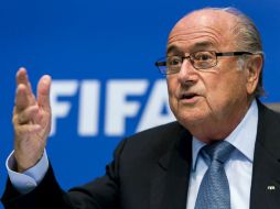 Joseph Blatter ha dicho que quiere continuar como presidente del máximo organismo del futbol. ARCHIVO /