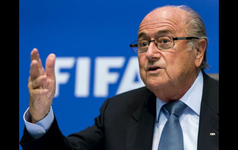 Joseph Blatter ha dicho que quiere continuar como presidente del máximo organismo del futbol. ARCHIVO /