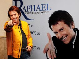 El cantante presenta su nuevo álbum titulado 'Mi gran noche: 50 éxitos de mi vida'.  /