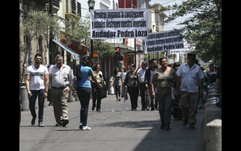 Comerciantes de Pedro Loza se oponen a que locatarios del Mercado Corona sean reubicados en el andador.  /