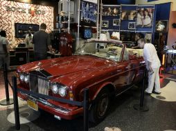 Vista del Rolls-Royce Corniche III descapotable rojo, que perteneció a la cantante. EFE /