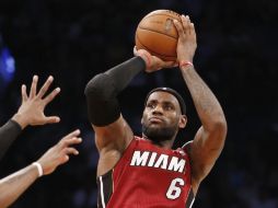 James fue el actor protagónico del Heat casi durante todo el encuentro AP /