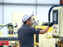 DIFERENTE. En los estados del País, el nivel del salario promedio en actividades formales sí tuvo un avance en términos realies. EE  /