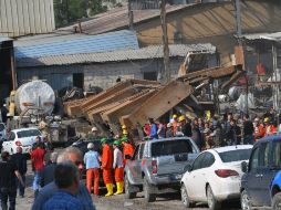 Cuadrillas de rescate laboran en la población de Soma para salvar la vida de los trabajadores atrapados. AP /