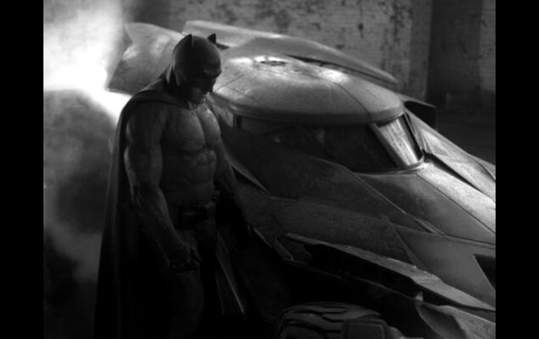 En la fotografía, se observa cómo se verá el actor como el defensor de Ciudad Gótica. ESPECIAL /