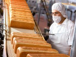 Aspecto de la producción de pan Bimbo. ARCHIVO /