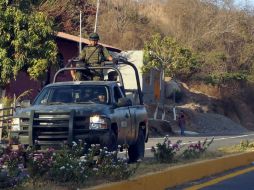 Elementos del Ejército y la PF mantienen un fuerte dispositivo de seguridad en la zona del ataque. ARCHIVO /
