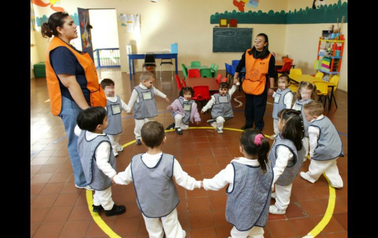 La maestra Guadalupe Cosío fue reconocida por su trayectoría como docente de educación preescolar. ARCHIVO /