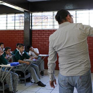 Setenta profesores ganan más que Peña Nieto