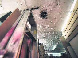 Mercado Miravalle. El techo de la estructura luce visiblemente deteriorado por la humedad.  /