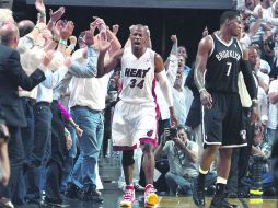 Vital. Ray Allen (34) puso a Miami al frente del marcador 93-91 con un triple en el último cuarto. EFE /