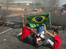 Hubo enfrentamientos entre los manifestantes y la policía, que los dispersó con gas pimienta. AFP /