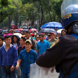 Maestros inician marcha en el DF