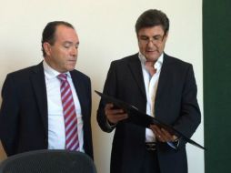 Navarro (i) fue el encargado de regresar el proyecto del beisbol a Jalisco. Twitter: @Rene_Arturo_R. ESPECIAL /