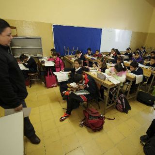 El INEE felicita a los maestros en su día