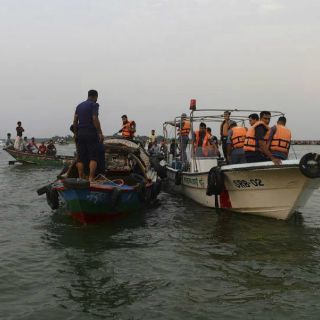 Reportan naufragio en Bangladesh y más de 200 desaparecidos
