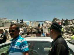 Autoridades informan que hay un restaurante colapsado y cientos de vehículos dañados. TOMADA DE @Malucasher  /