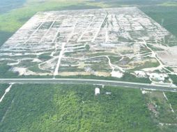 La Profepa acusa que el Dragon Mart se está construyendo en un área natural protegida. ARCHIVO /