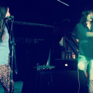 Ella y el muerto trabaja en nuevo disco