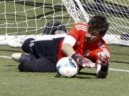 Casillas es el portero de Champions, pero desean que llegue con buen ritmo y por ello jugará ante los Periquitos. EFE /