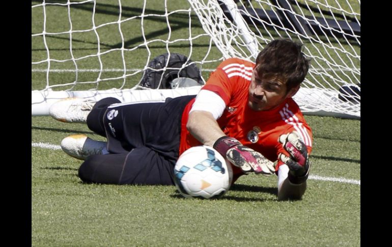 Casillas es el portero de Champions, pero desean que llegue con buen ritmo y por ello jugará ante los Periquitos. EFE /