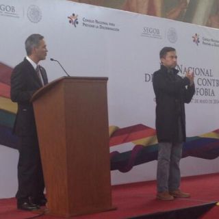 Lucha contra homofobia, homenaje a sociedad de derechos: Bucio Mújica