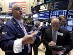 Según los resultados provisionales al cierre de los mercados, el Dow Jones subió 44.50 puntos. ARCHIVO /